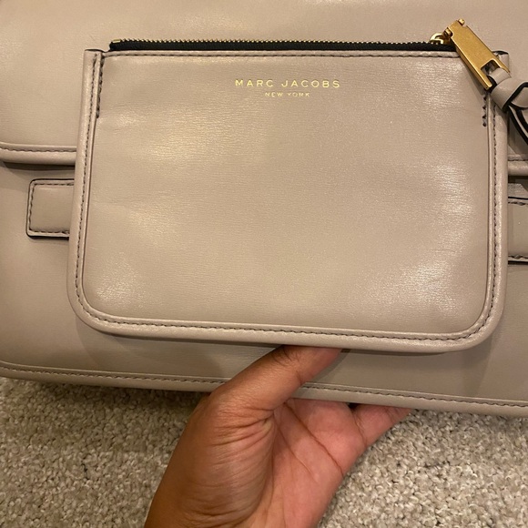 Marc Jacobs Large Madison Taupe Crossbody Shoulder Bag! - Picture 3 of 9